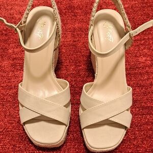 Chic Beige Wedge Sandals
